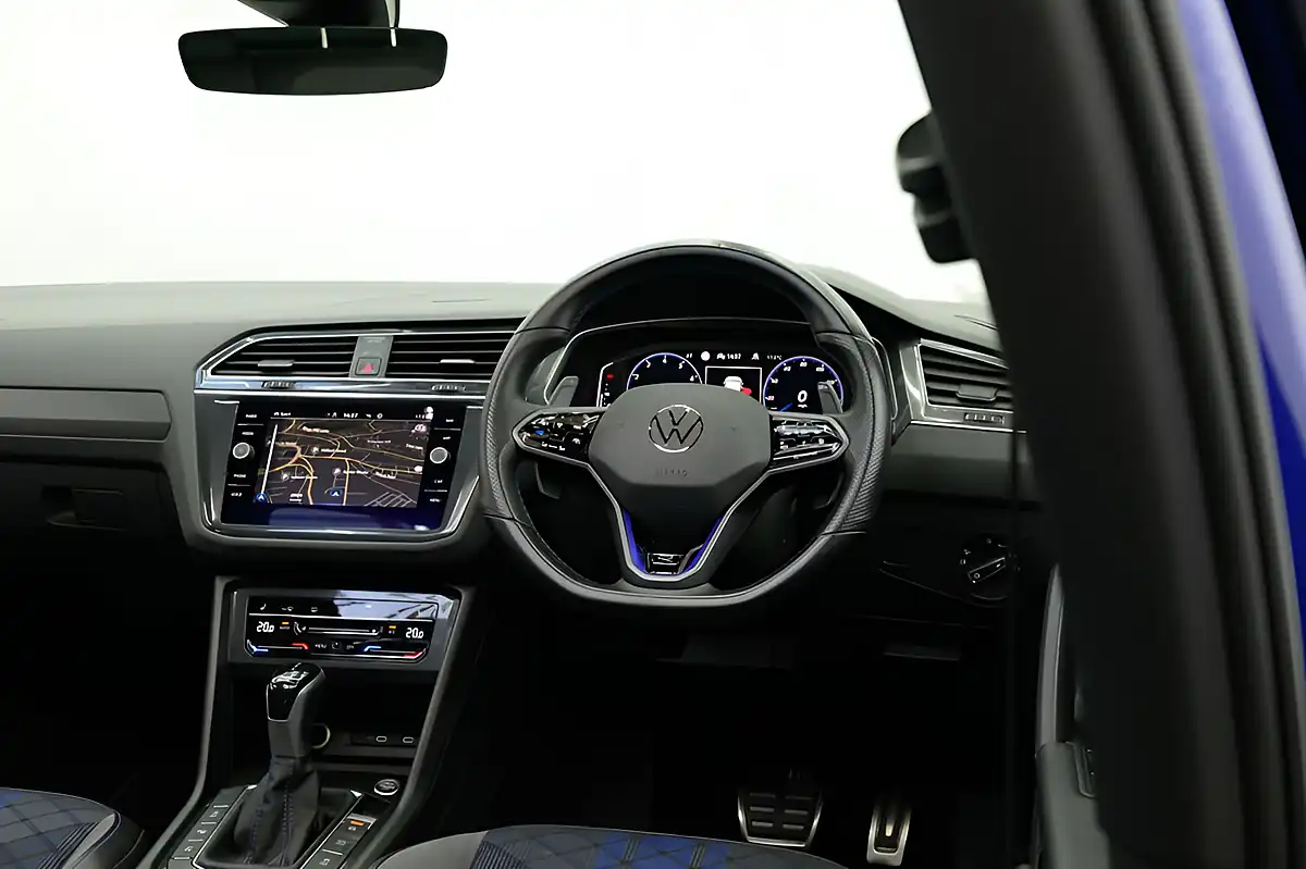 Used 2023 Volkswagen Tiguan R Lapiz Blue - Interior and Exterior details 3