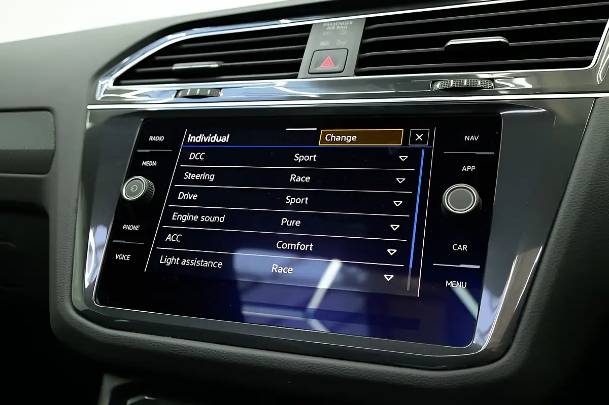 Used 2023 Volkswagen Tiguan R Lapiz Blue - Interior and Exterior details 6