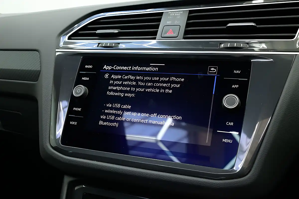 Used 2023 Volkswagen Tiguan R Lapiz Blue - Interior and Exterior details 8