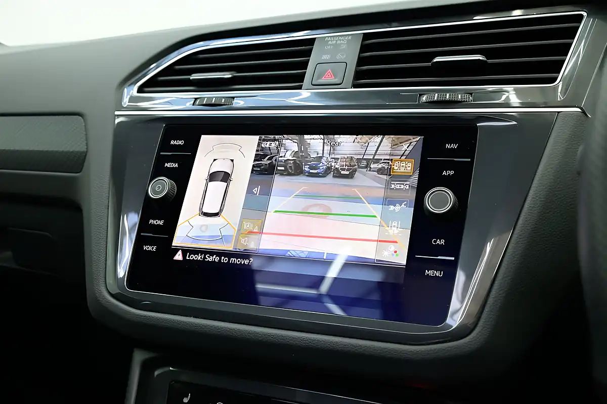 Used 2023 Volkswagen Tiguan R Lapiz Blue - Interior and Exterior details 9