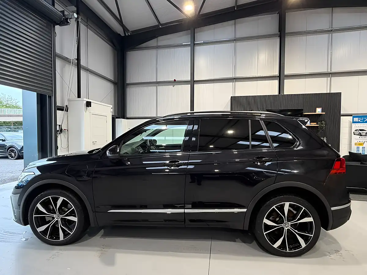 Used 2023 Volkswagen Tiguan R-Line Black - Interior and Exterior details 6