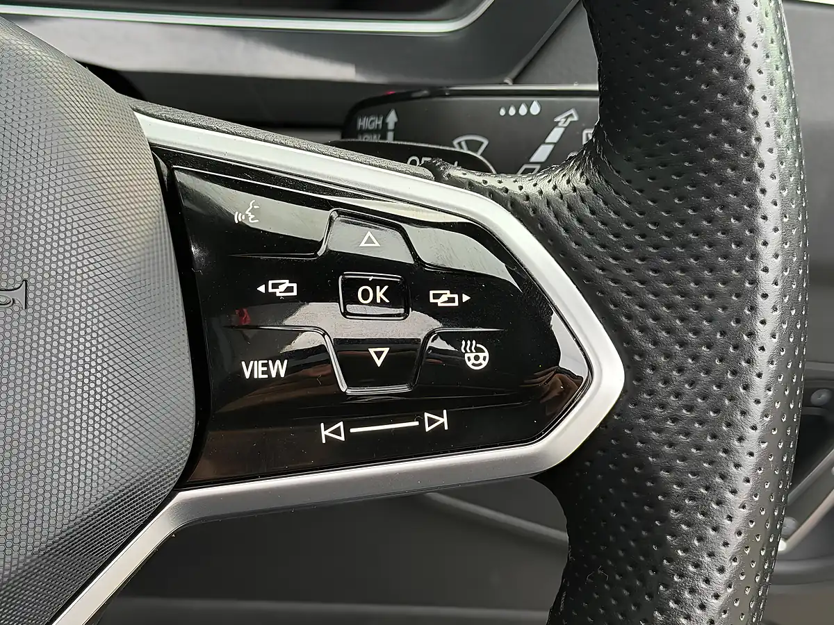 Used 2023 Volkswagen Tiguan R-Line Blue - Interior and Exterior details 16