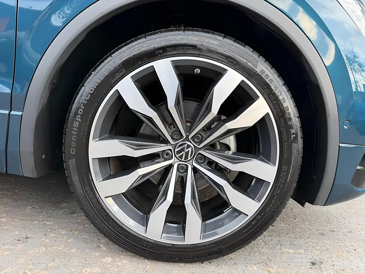 Used 2023 Volkswagen Tiguan R-Line Blue - Interior and Exterior details 20