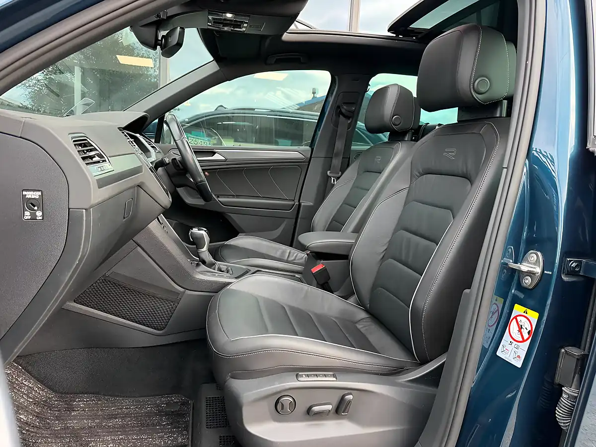 Used 2023 Volkswagen Tiguan R-Line Blue - Interior and Exterior details 4