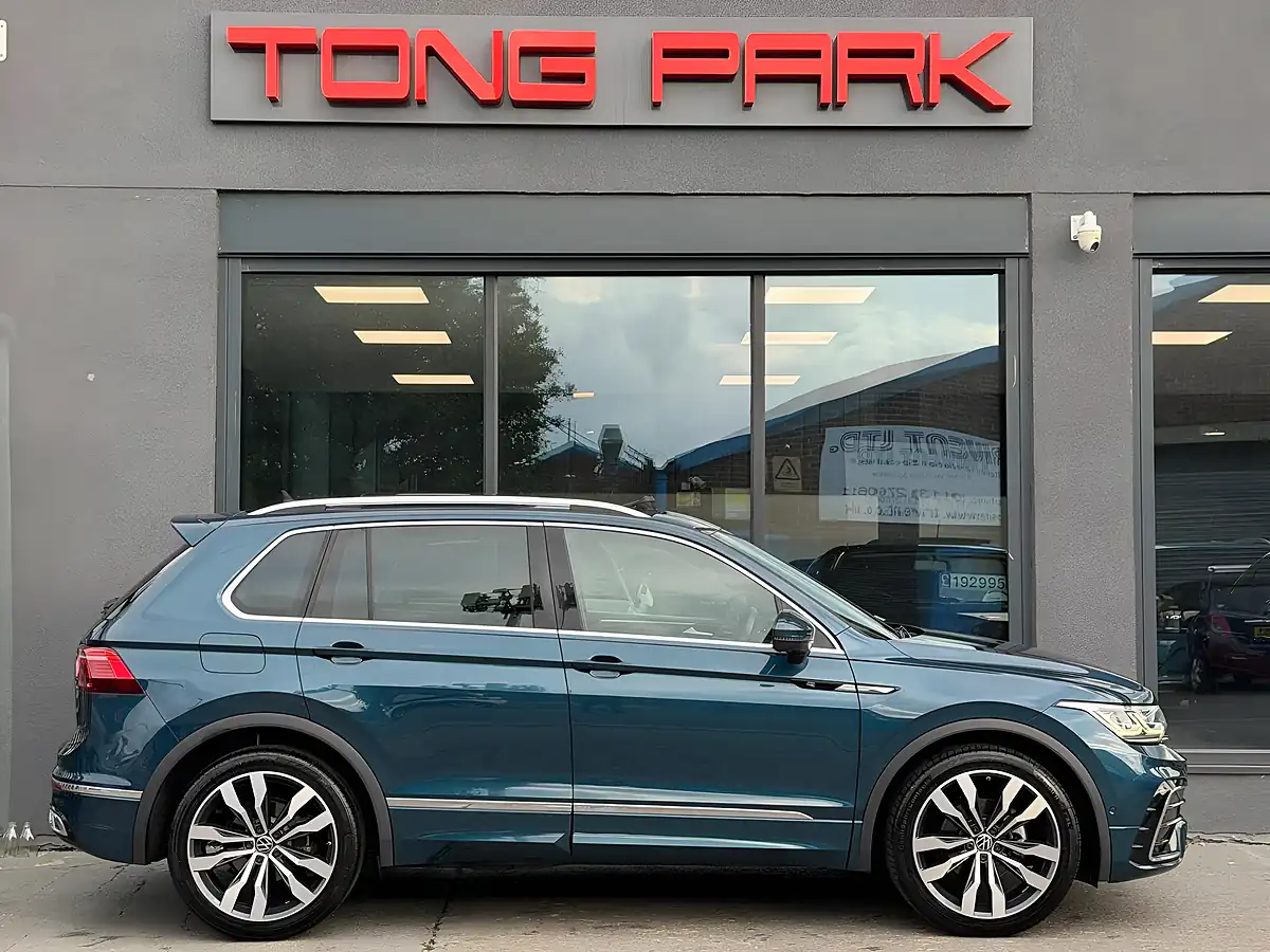 Used 2023 Volkswagen Tiguan R-Line Blue - Interior and Exterior details 7