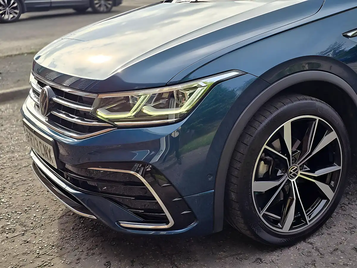 Used 2023 Volkswagen Tiguan R-Line Blue - Interior and Exterior details 11
