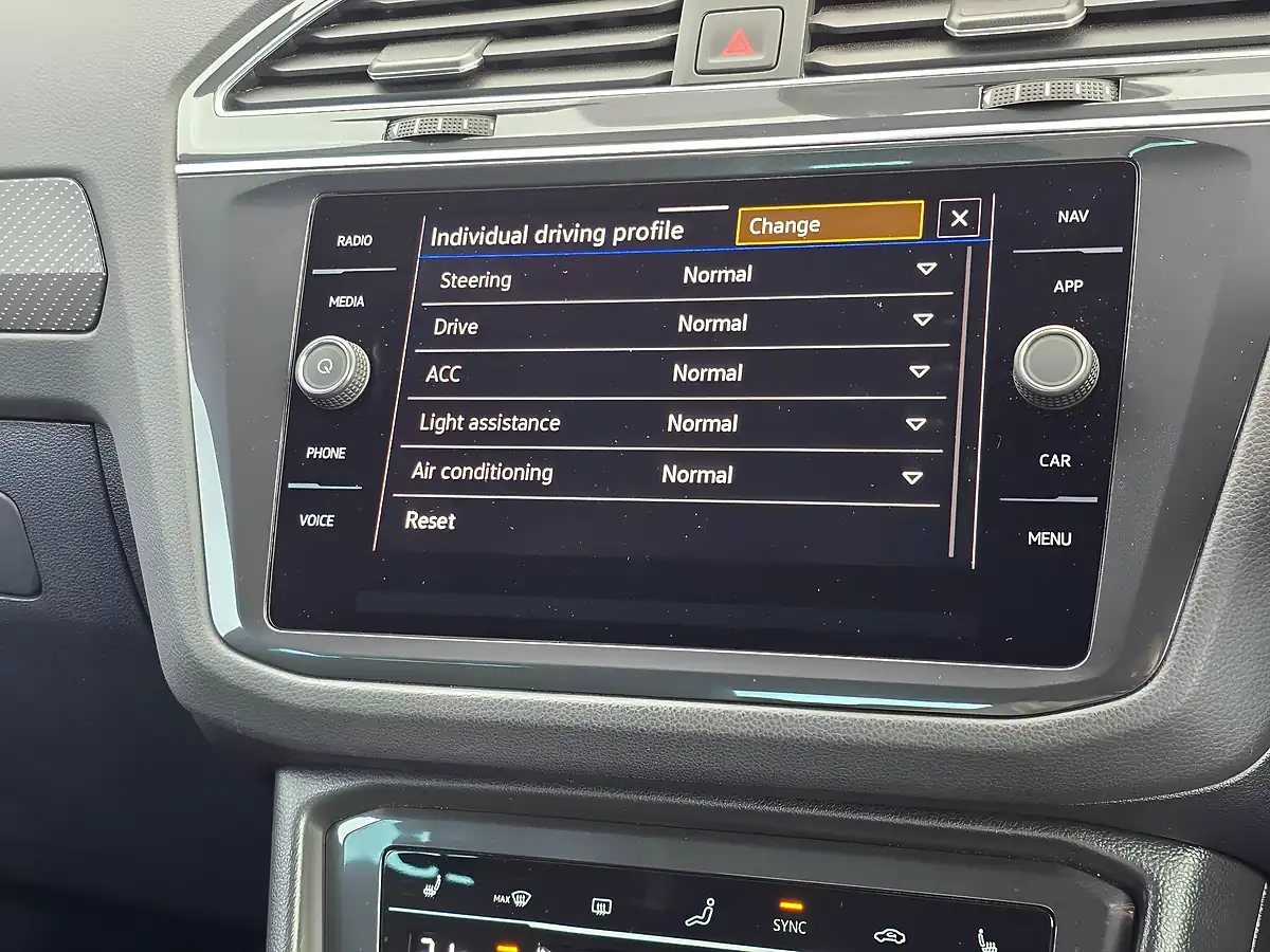 Used 2023 Volkswagen Tiguan R-Line Blue - Interior and Exterior details 18