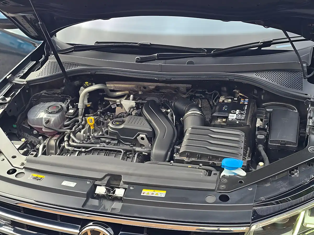 Used 2023 Volkswagen Tiguan R-Line Blue - Interior and Exterior details 20