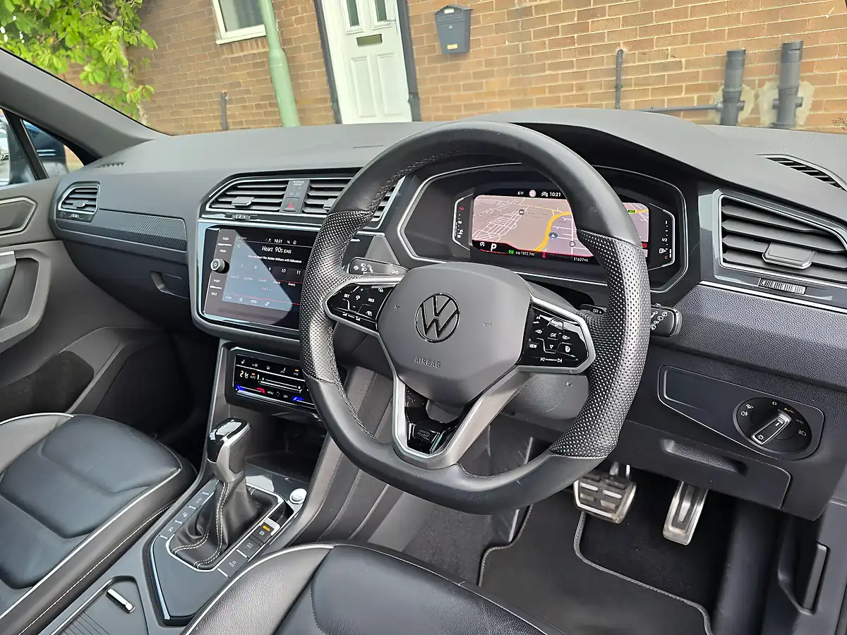 Used 2023 Volkswagen Tiguan R-Line Blue - Interior and Exterior details 5