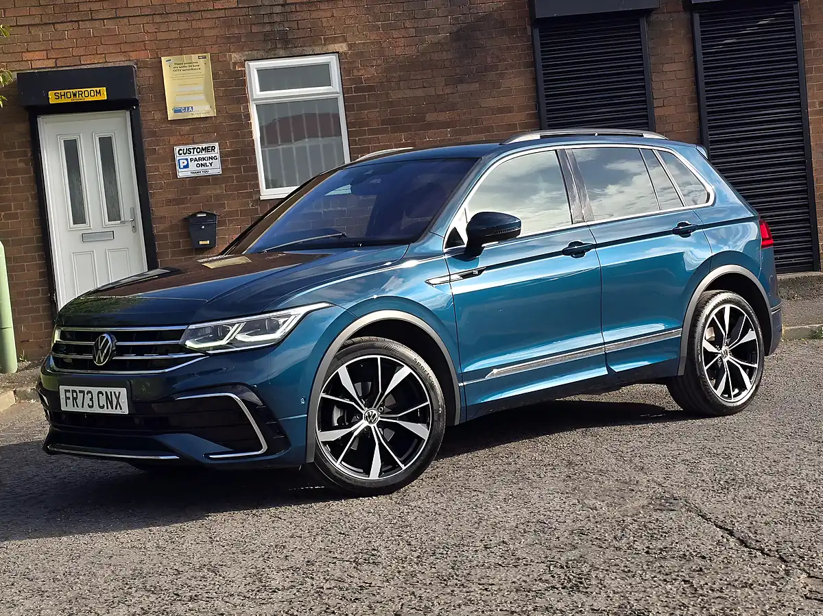 Used 2023 Volkswagen Tiguan R-Line Blue - Interior and Exterior details 7