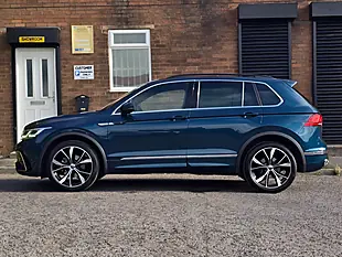 Used 2023 Volkswagen Tiguan R-Line Blue - Interior and Exterior details 8