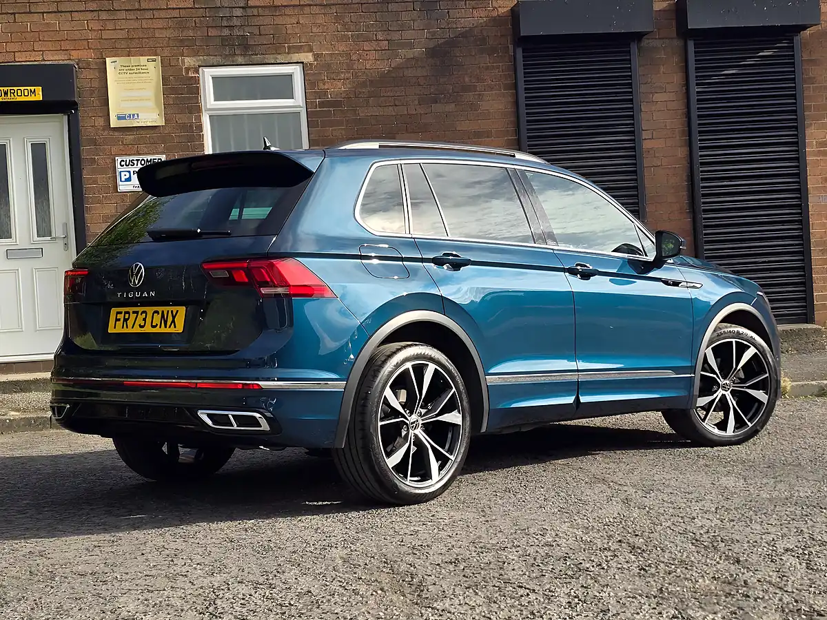 Used 2023 Volkswagen Tiguan R-Line Blue - Interior and Exterior details 9