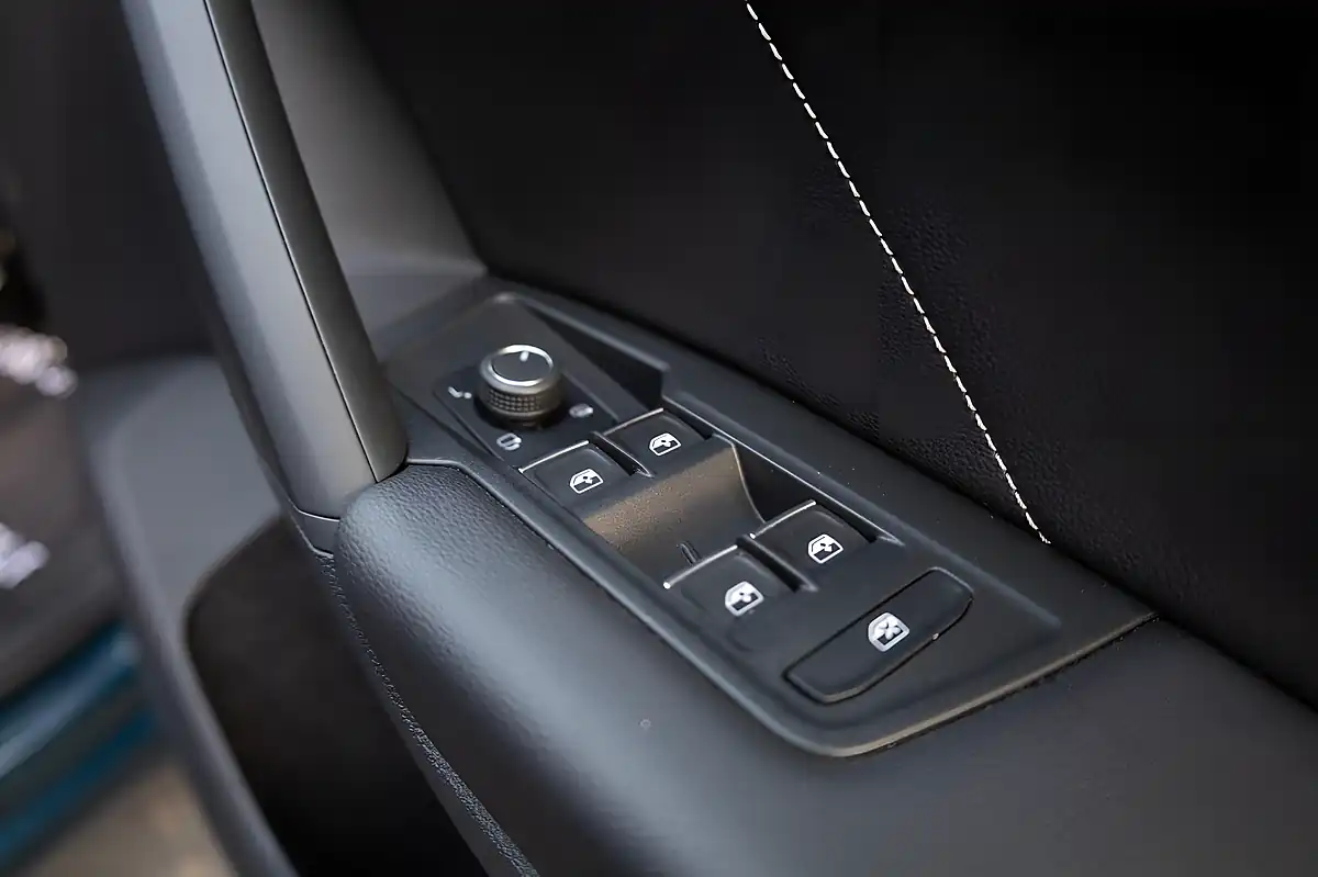 Used 2023 Volkswagen Tiguan R-Line Blue - Interior and Exterior details 15