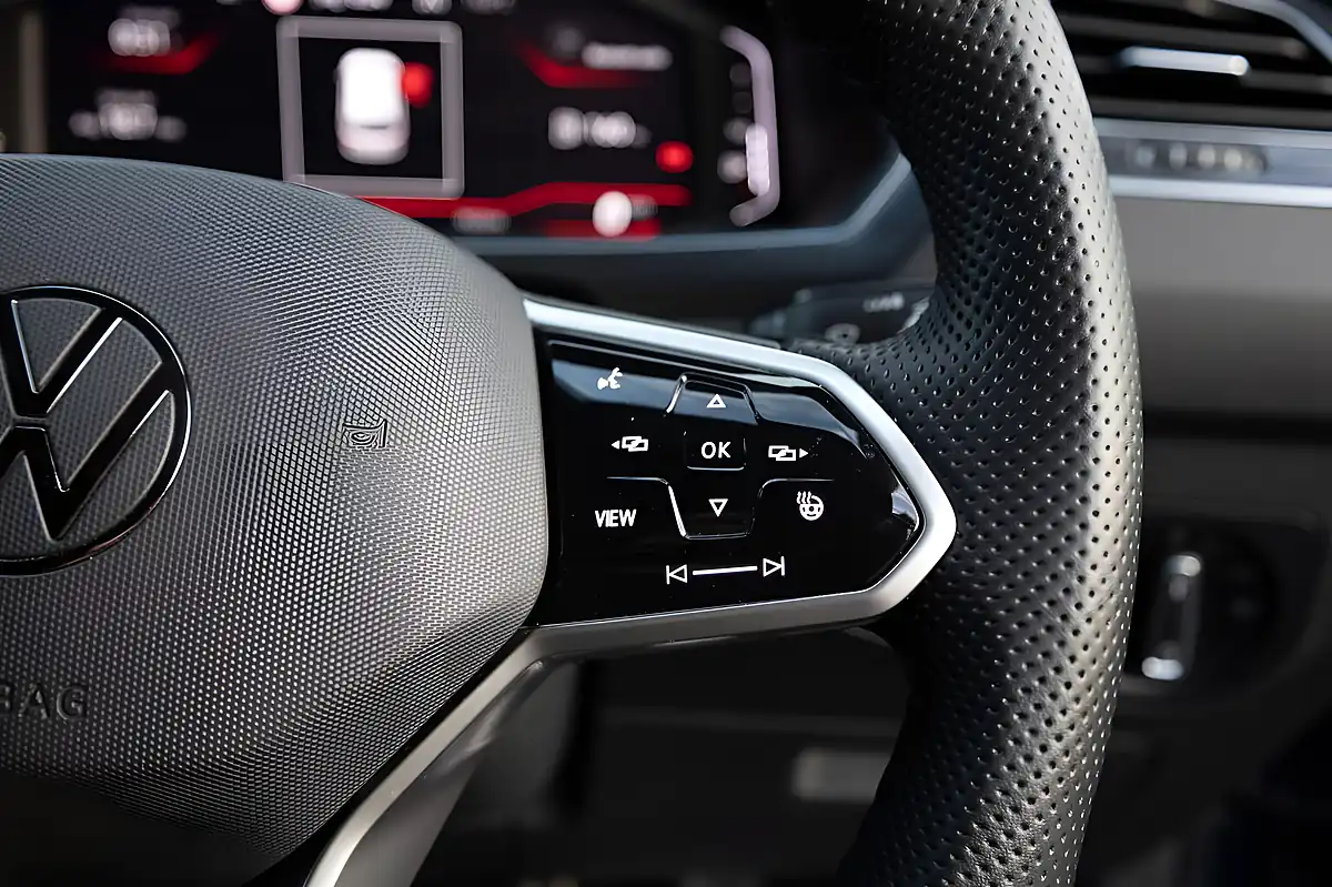 Used 2023 Volkswagen Tiguan R-Line Blue - Interior and Exterior details 16