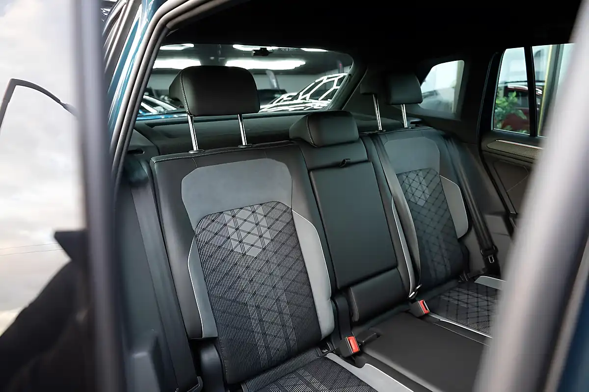 Used 2023 Volkswagen Tiguan R-Line Blue - Interior and Exterior details 18