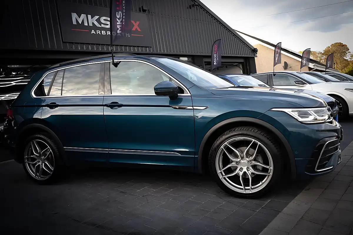 Used 2023 Volkswagen Tiguan R-Line Blue - Interior and Exterior details 3