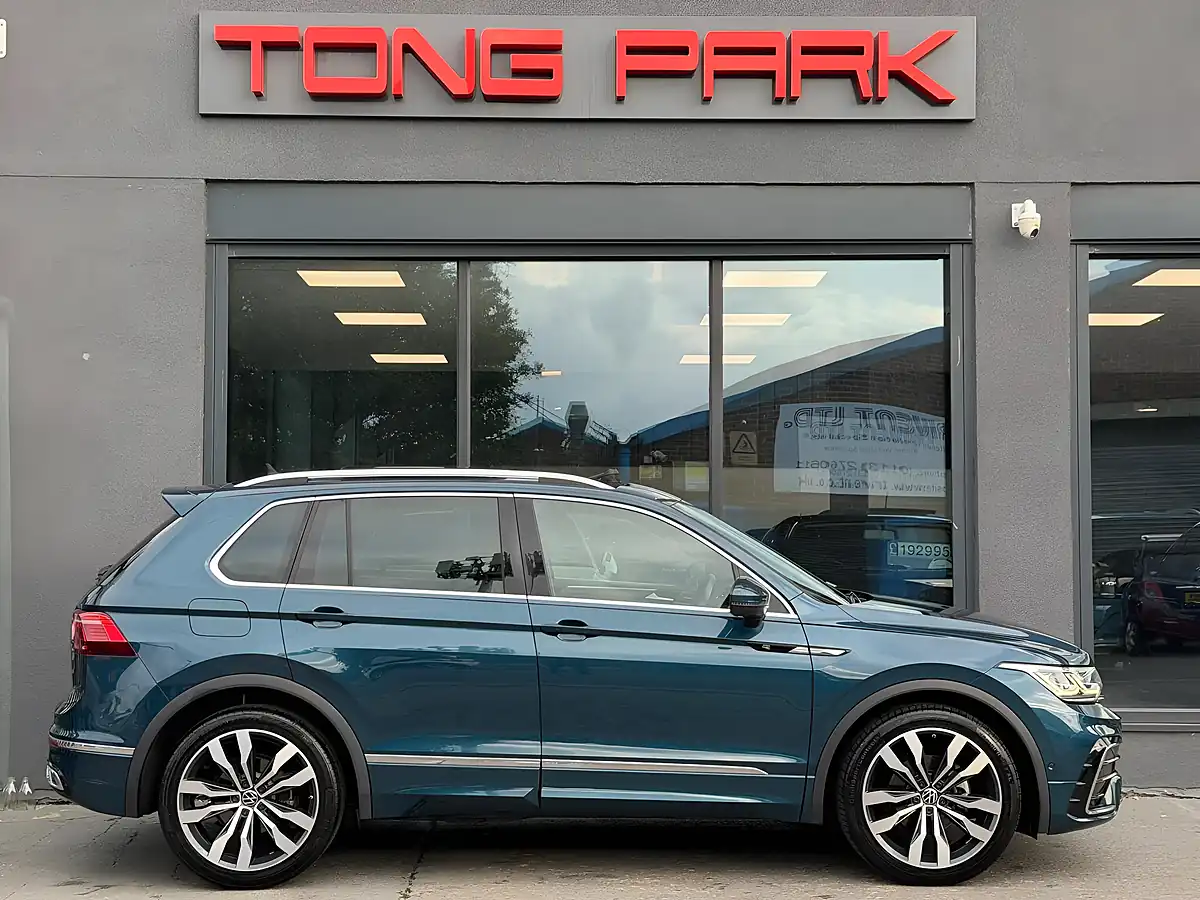 Used 2023 Volkswagen Tiguan R-Line Blue - Interior and Exterior details 7