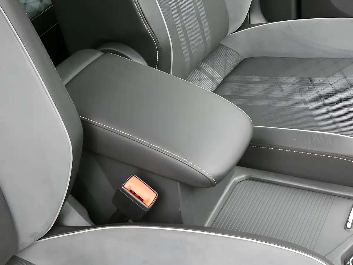 Used 2023 Volkswagen Tiguan R-Line Dolphin Grey Metallic - Interior and Exterior details 12