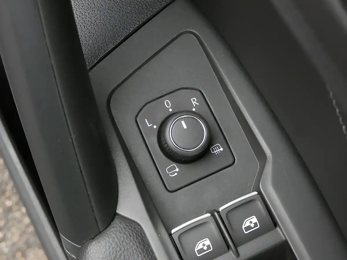 Used 2023 Volkswagen Tiguan R-Line Dolphin Grey Metallic - Interior and Exterior details 15