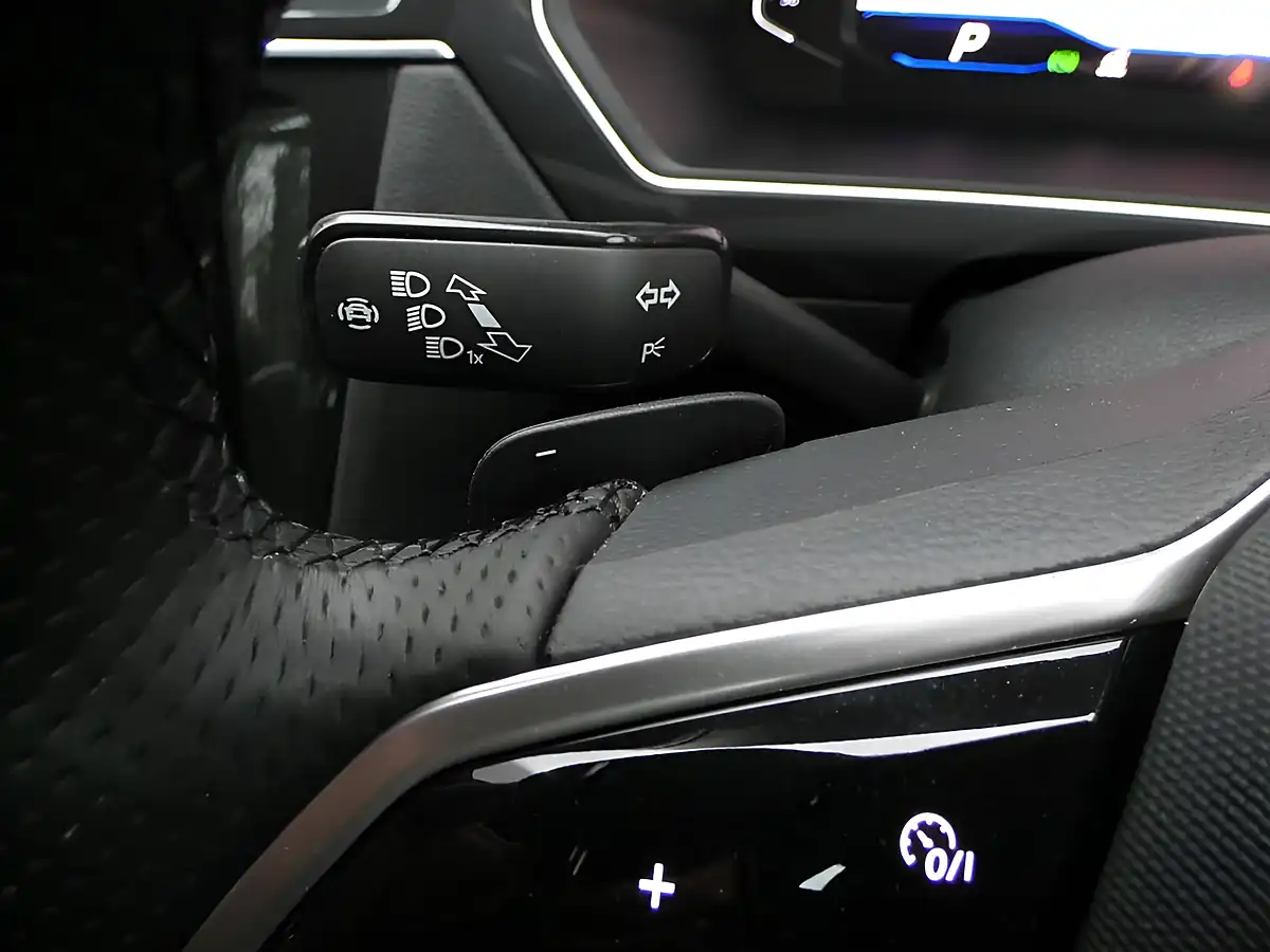 Used 2023 Volkswagen Tiguan R-Line Dolphin Grey Metallic - Interior and Exterior details 16