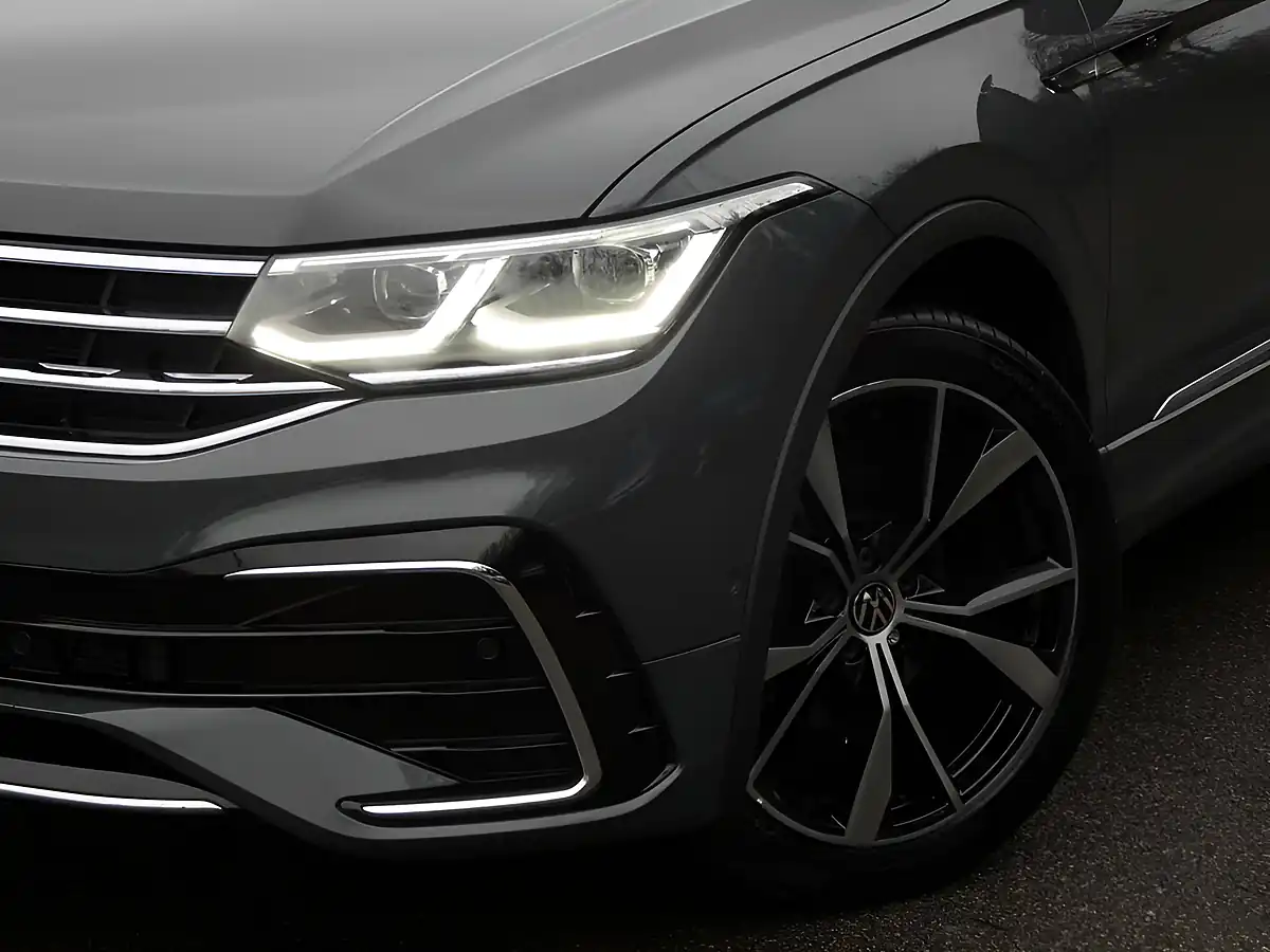 Used 2023 Volkswagen Tiguan R-Line Dolphin Grey Metallic - Interior and Exterior details 6