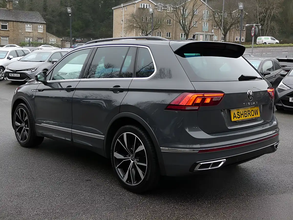 Used 2023 Volkswagen Tiguan R-Line Dolphin Grey Metallic - Interior and Exterior details 9