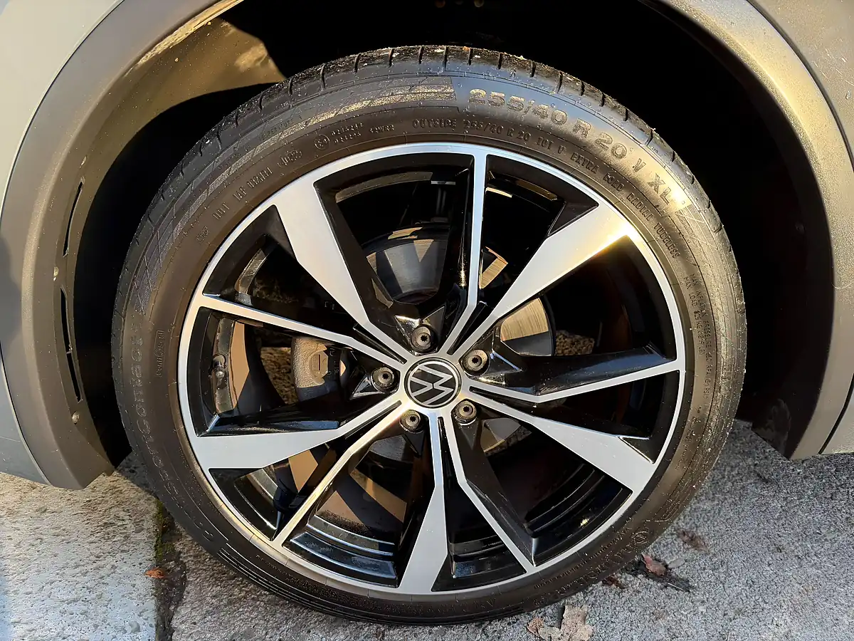 Used 2023 Volkswagen Tiguan R-Line Grey - Interior and Exterior details 18