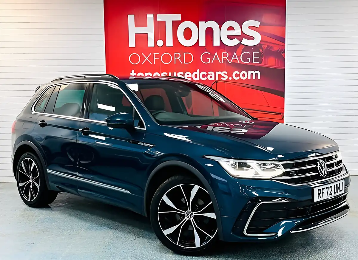 Used 2023 Volkswagen Tiguan R-Line - Front View