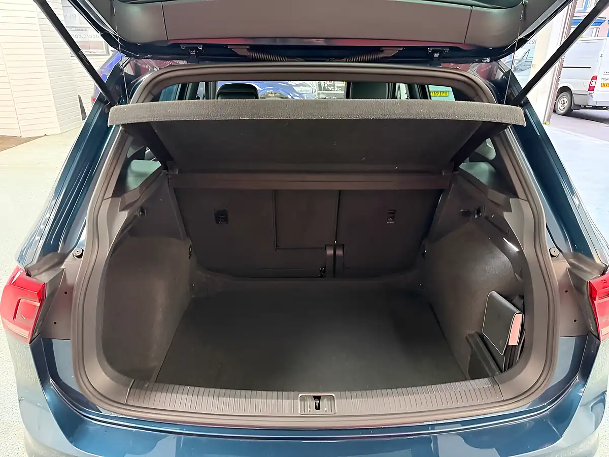 Used 2023 Volkswagen Tiguan R-Line Nightshade Blue - Interior and Exterior details 10
