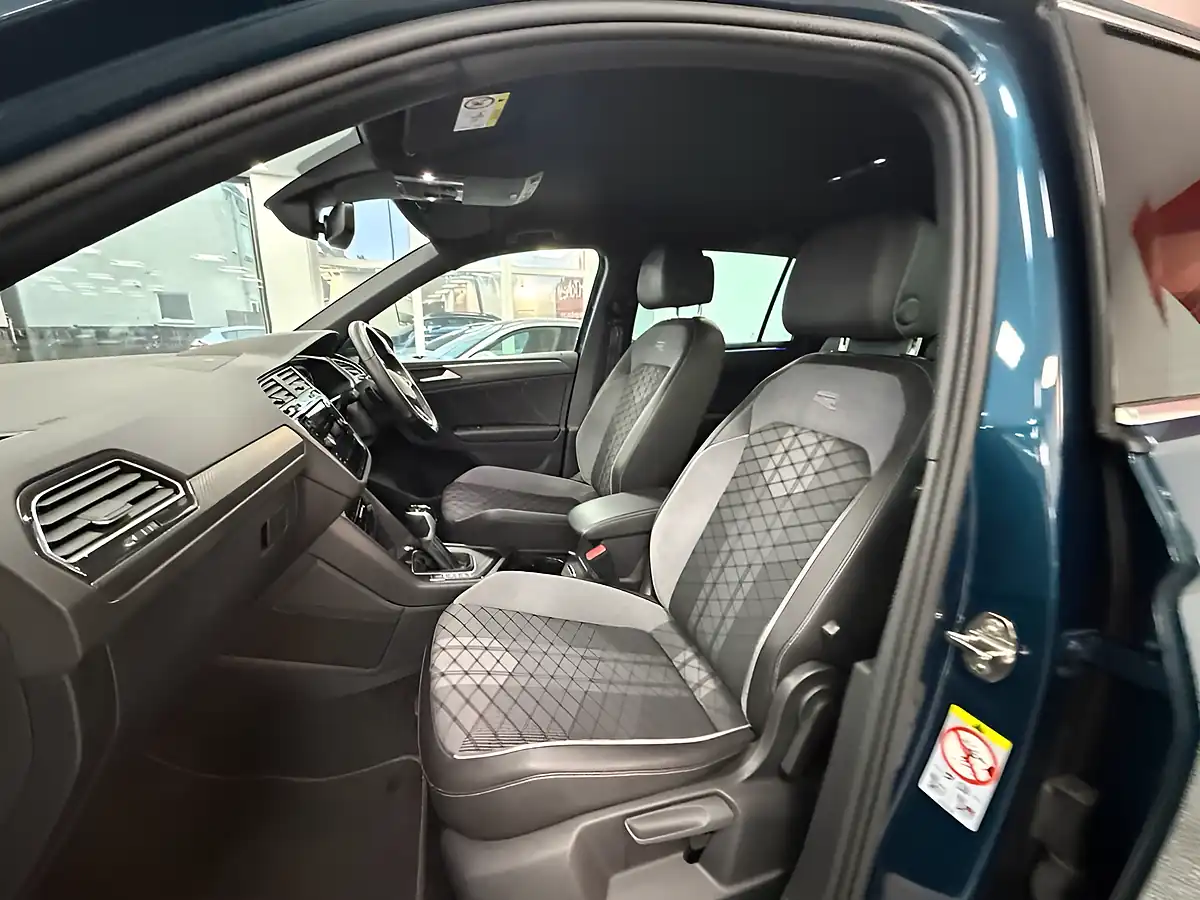 Used 2023 Volkswagen Tiguan R-Line Nightshade Blue - Interior and Exterior details 16