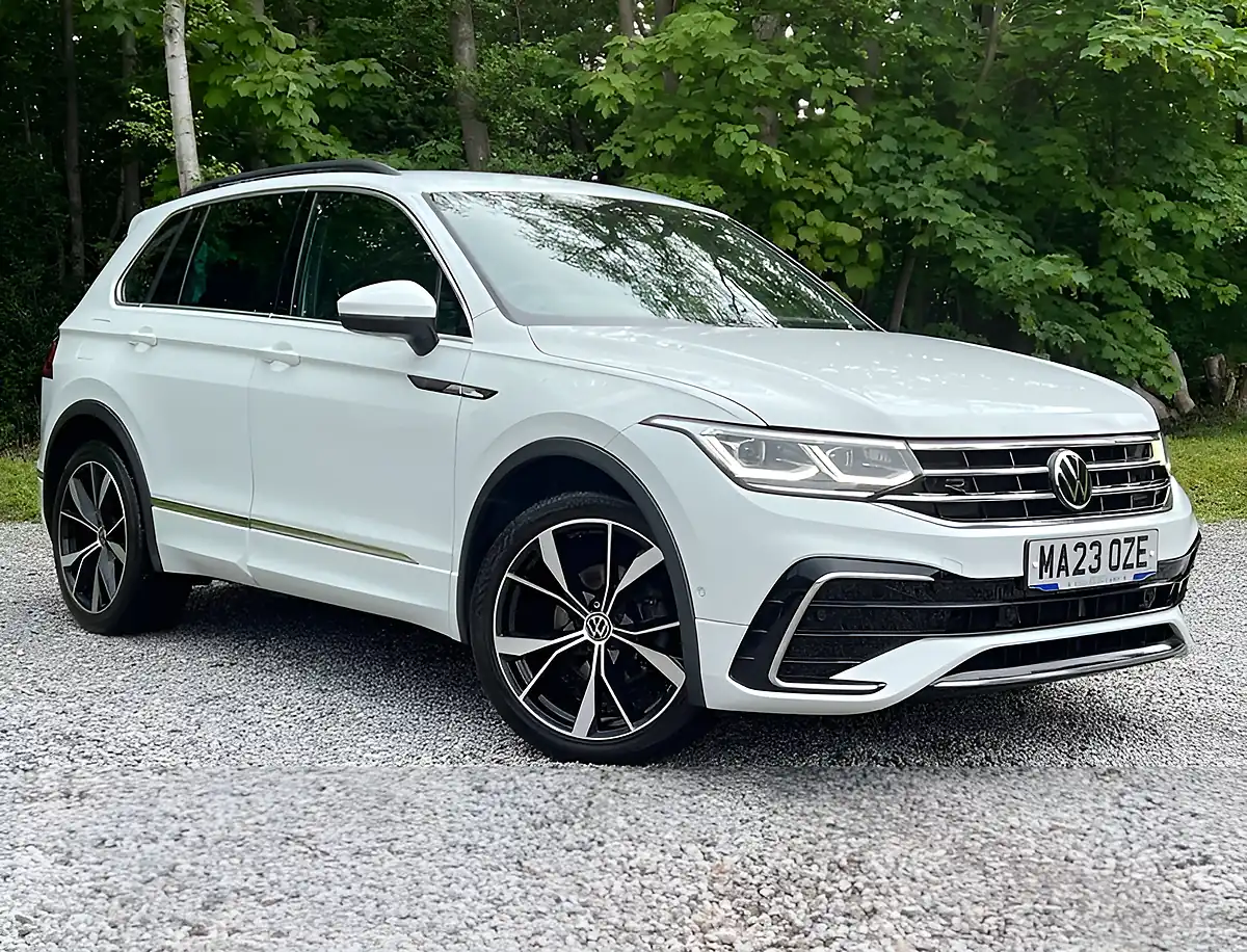 Used 2023 Volkswagen Tiguan R-Line Pure White - Front View