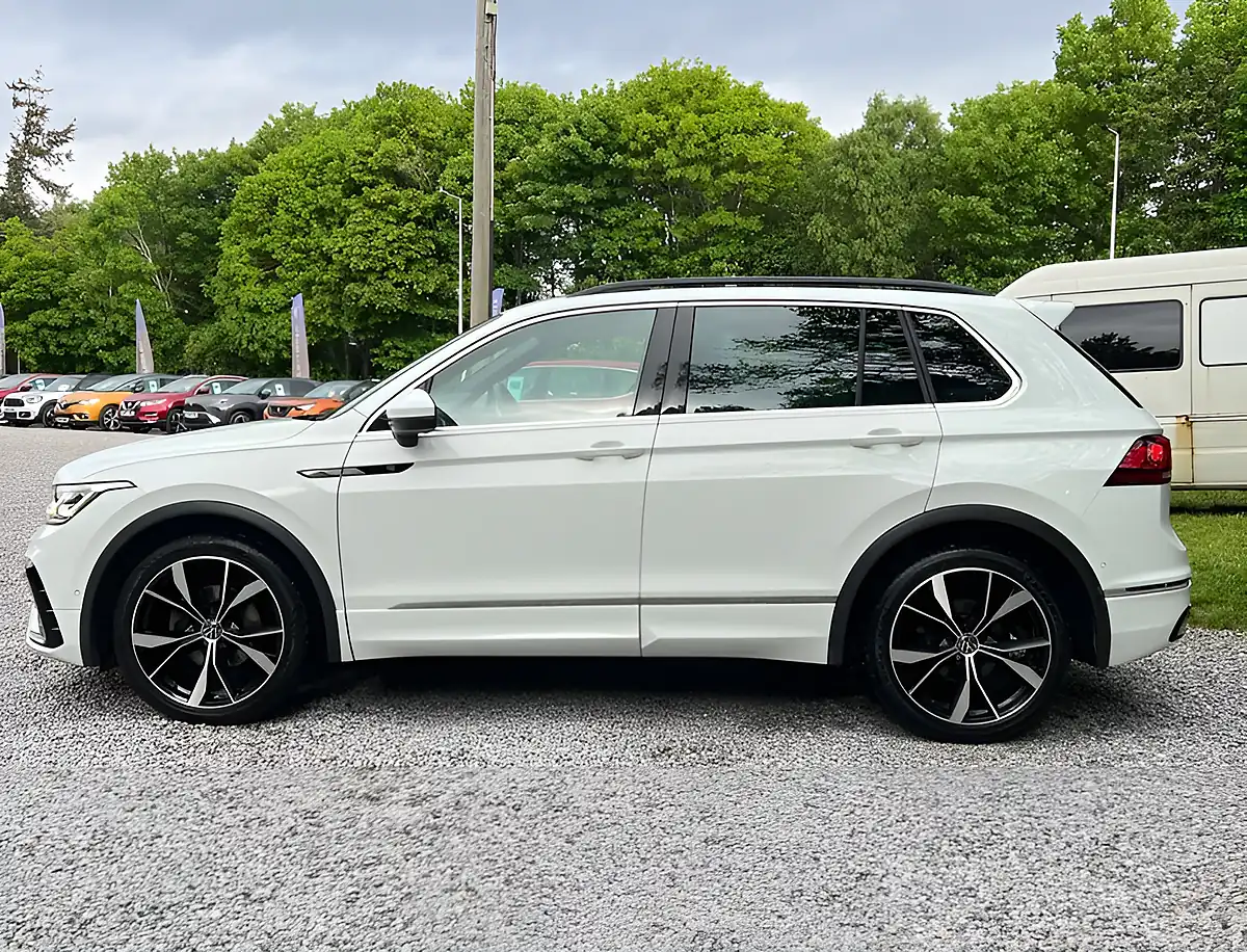 Used 2023 Volkswagen Tiguan R-Line Pure White - Interior and Exterior details 5