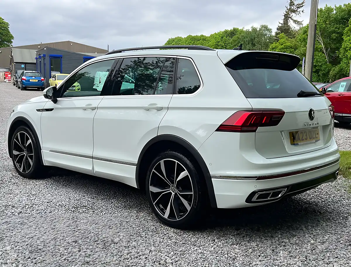 Used 2023 Volkswagen Tiguan R-Line Pure White - Interior and Exterior details 6