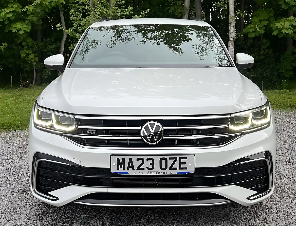 Used 2023 Volkswagen Tiguan R-Line Pure White - Interior and Exterior details 8