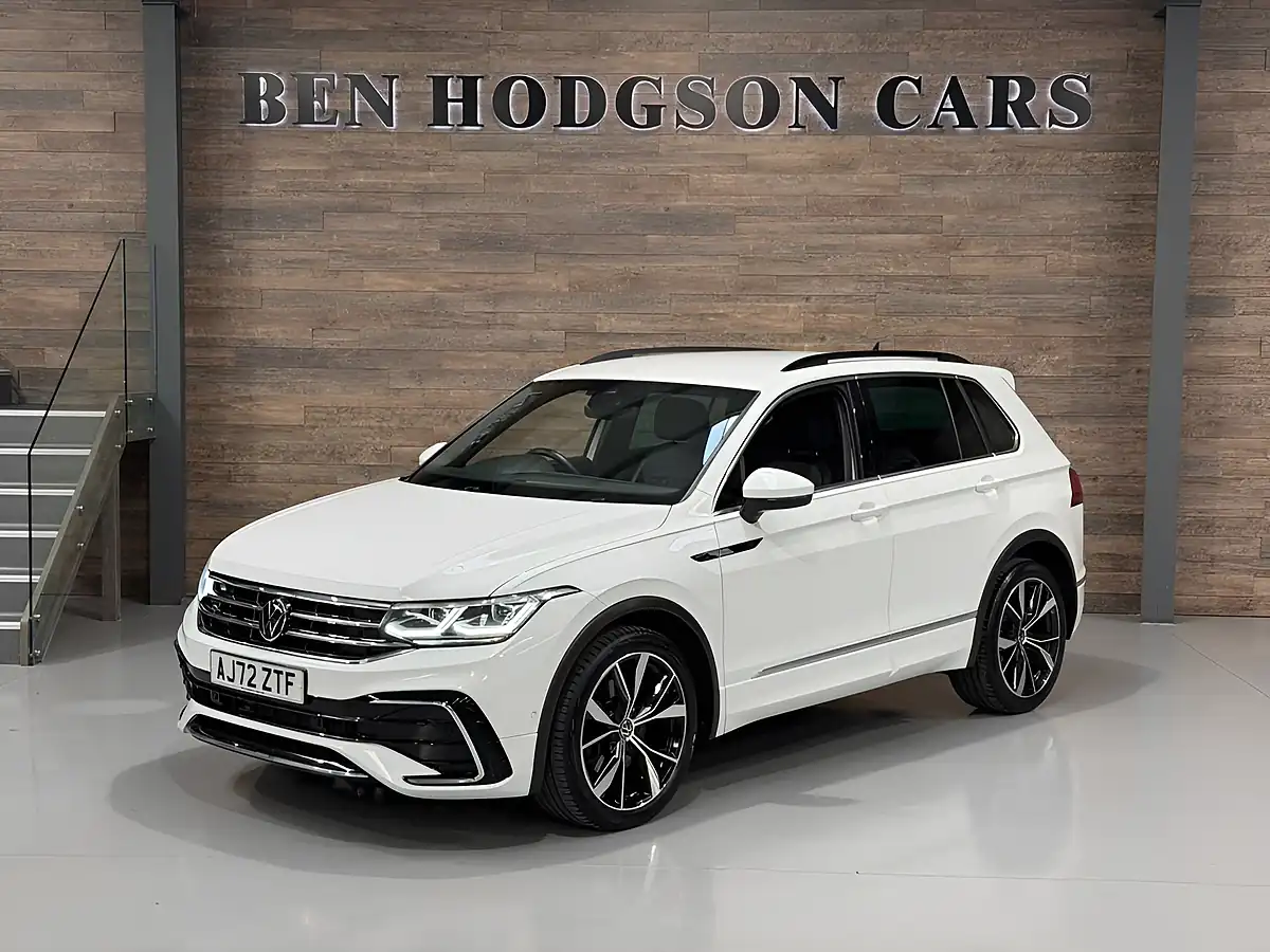 Used 2023 Volkswagen Tiguan R-Line White - Front View