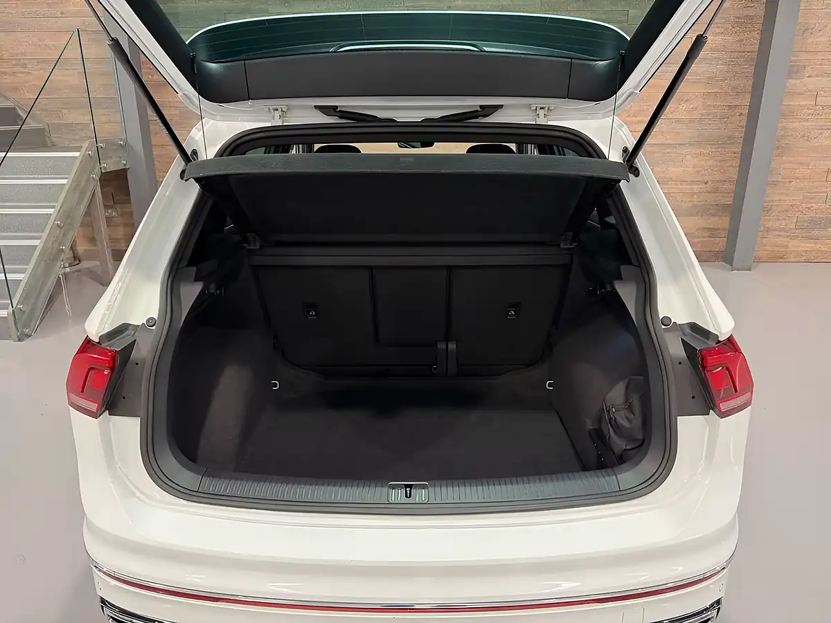 Used 2023 Volkswagen Tiguan R-Line White - Interior and Exterior details 15