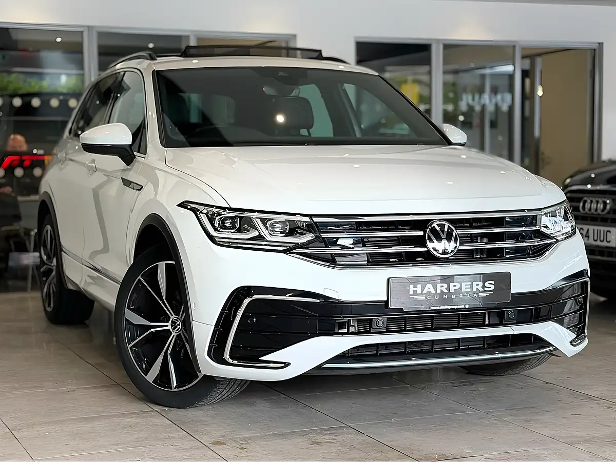Used 2023 Volkswagen Tiguan R-Line White - Front View