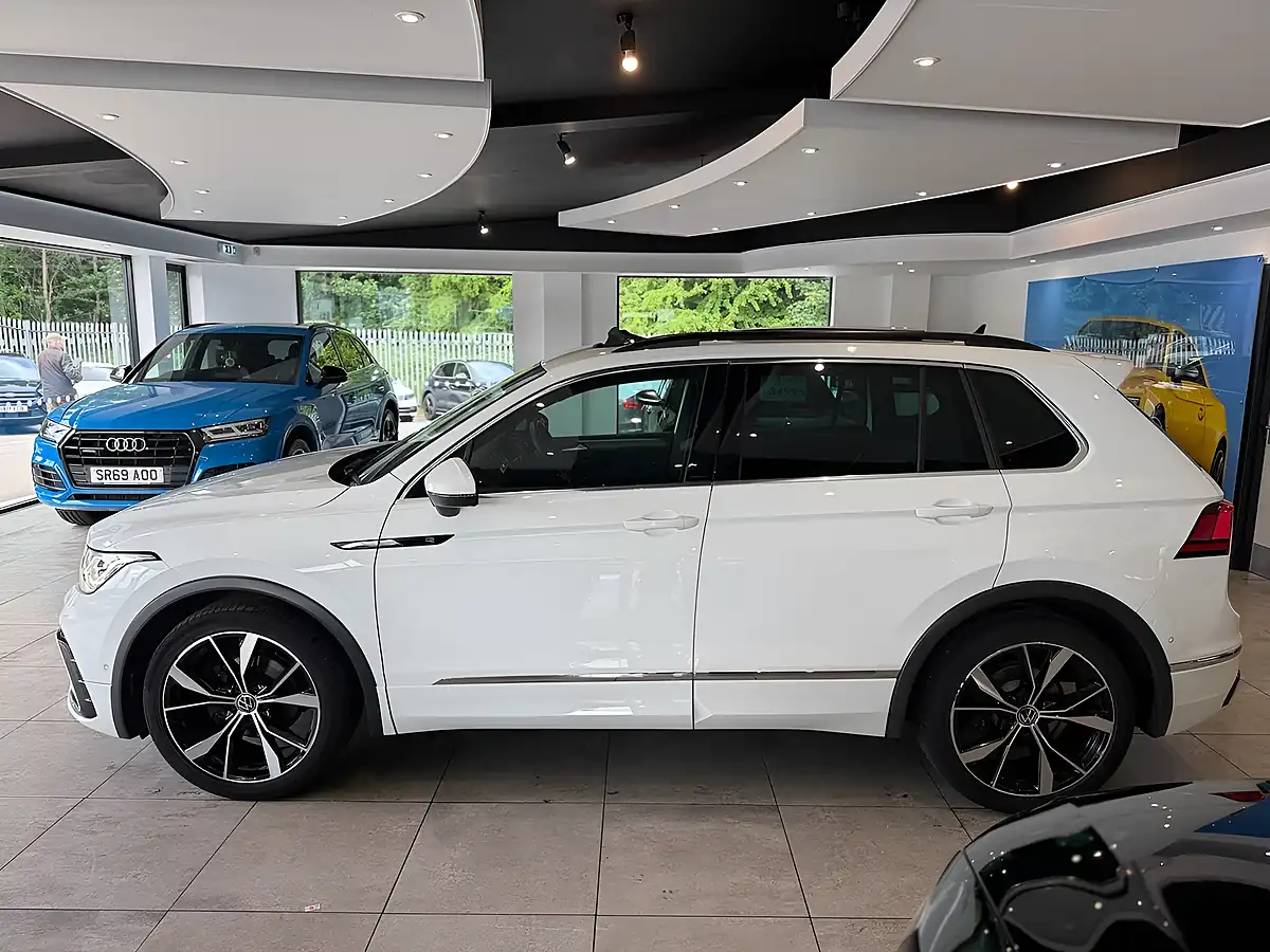 Used 2023 Volkswagen Tiguan R-Line White - Interior and Exterior details 5