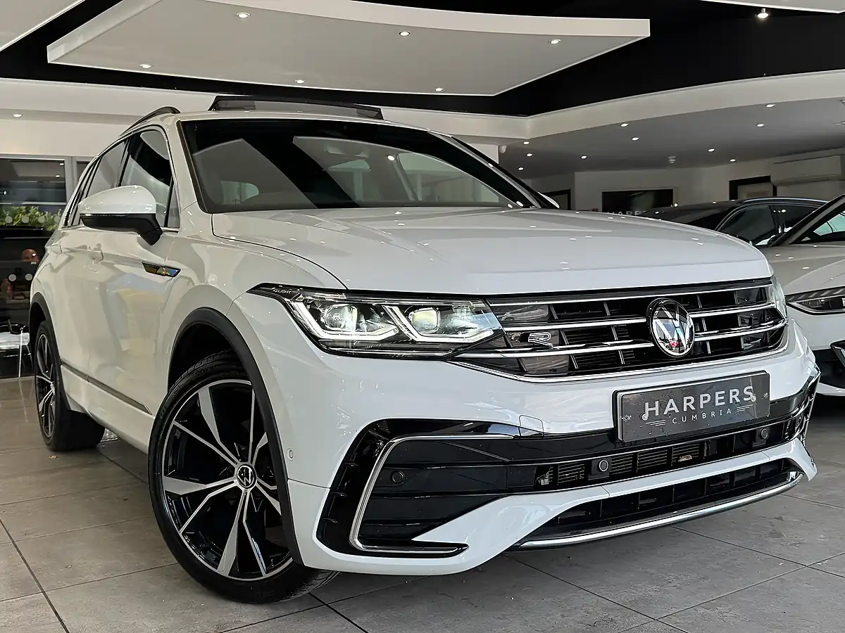 Used 2023 Volkswagen Tiguan R-Line White - Front View