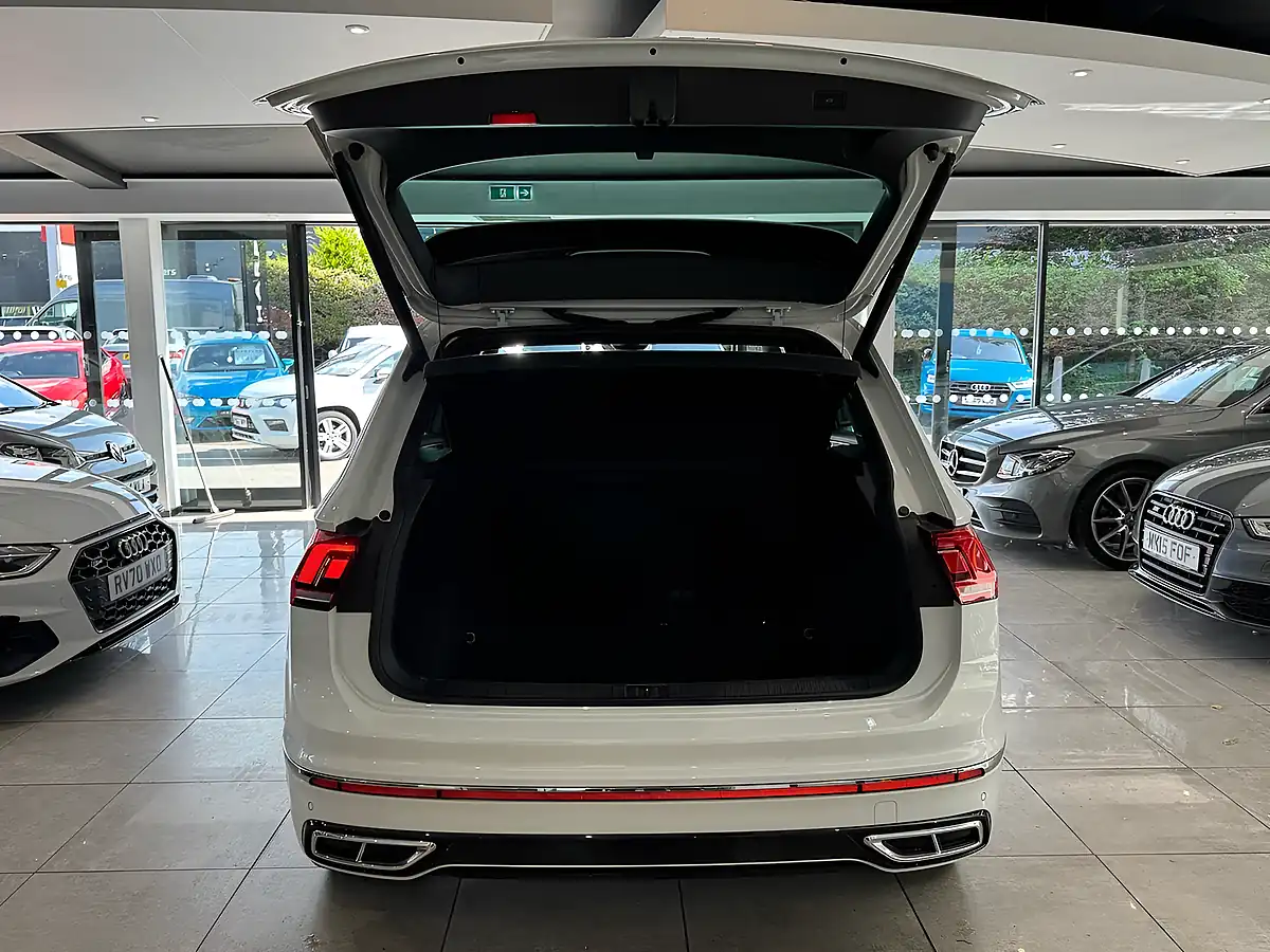 Used 2023 Volkswagen Tiguan R-Line White - Interior and Exterior details 6