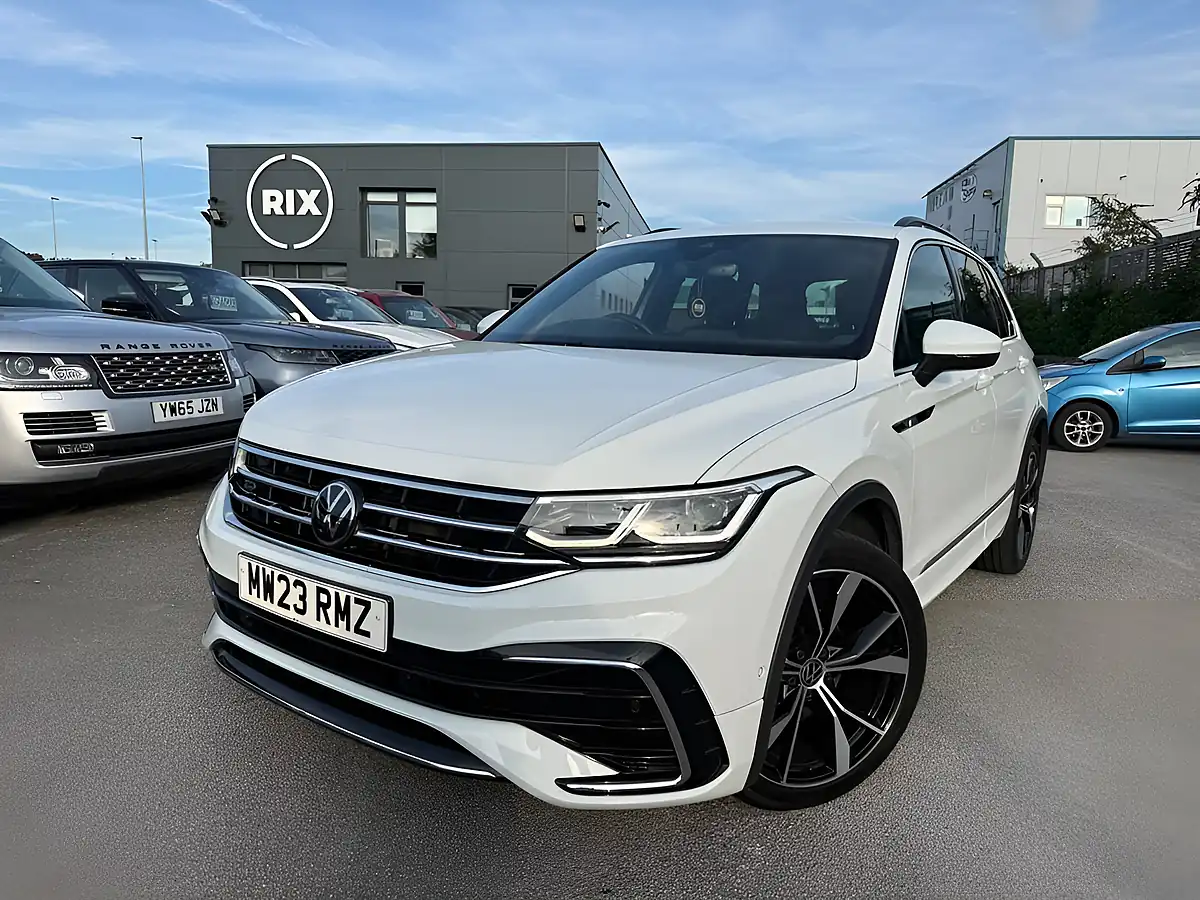 Used 2023 Volkswagen Tiguan R-Line White - Front View