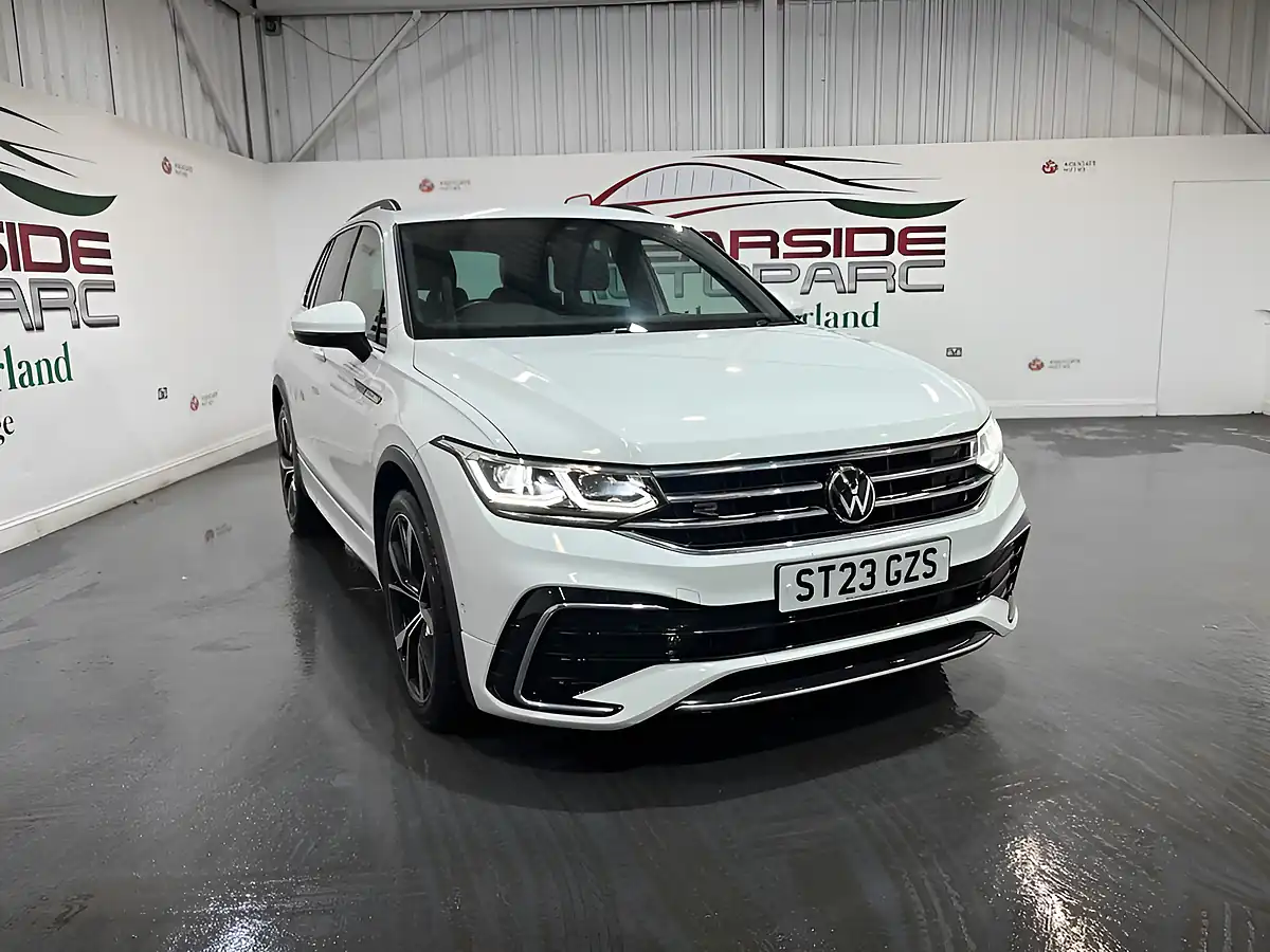Used 2023 Volkswagen Tiguan R-Line White - Front View