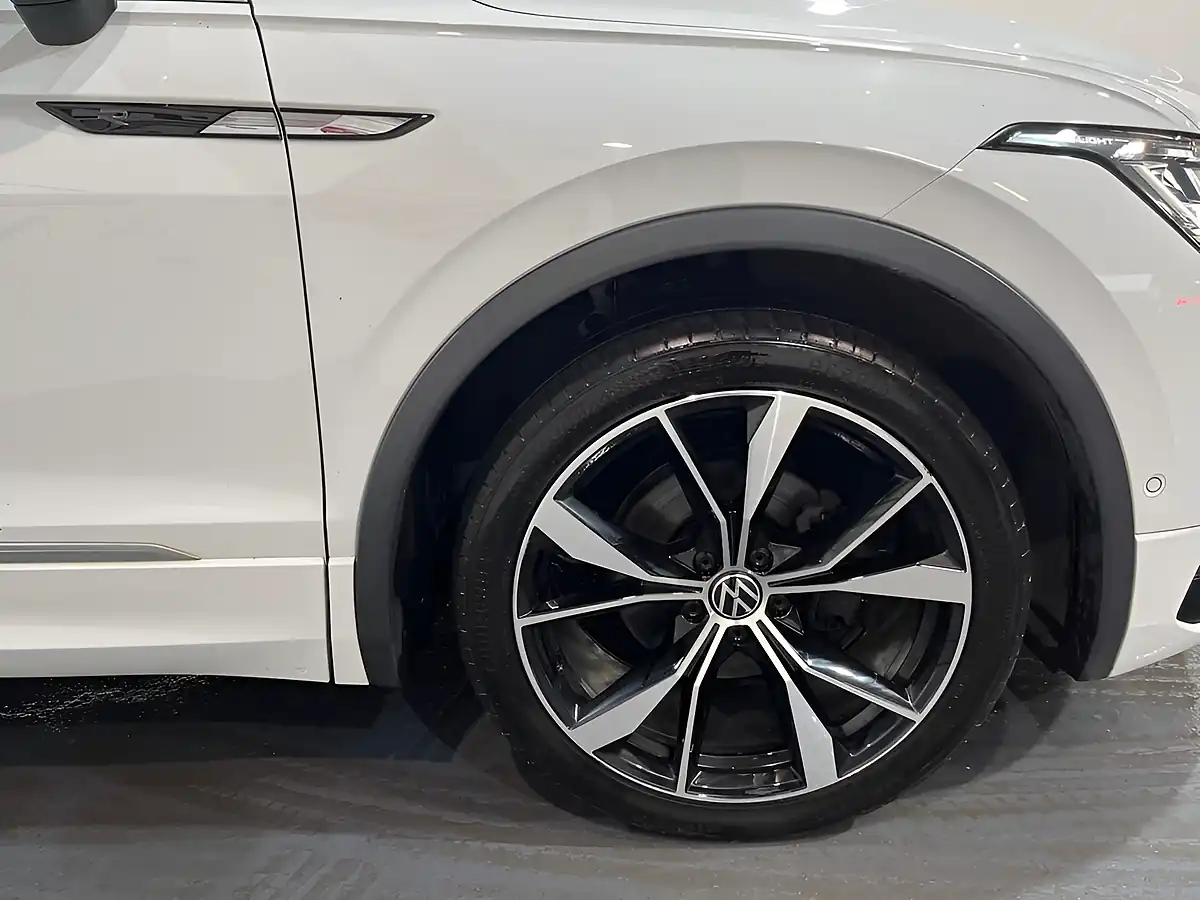 Used 2023 Volkswagen Tiguan R-Line White - Interior and Exterior details 10