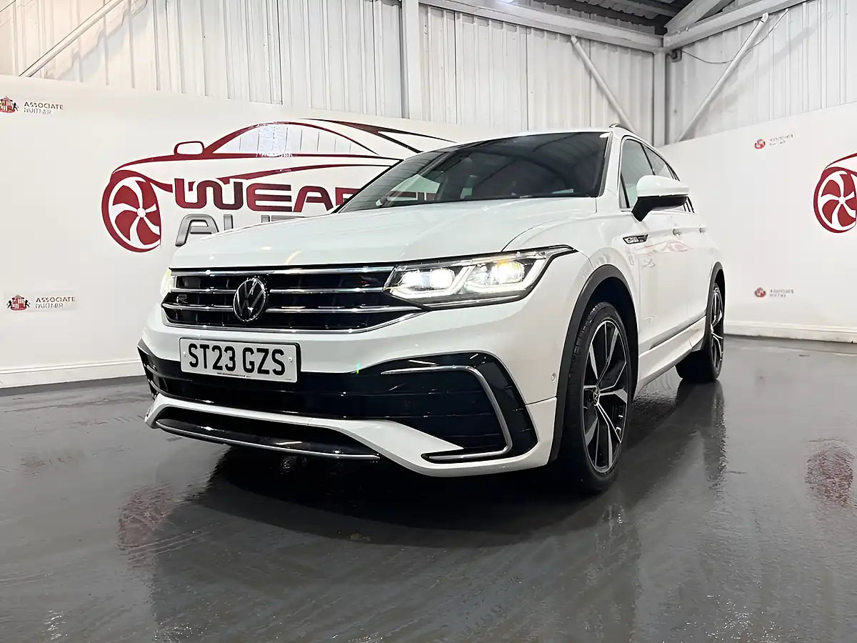 Used 2023 Volkswagen Tiguan R-Line White - Interior and Exterior details 4