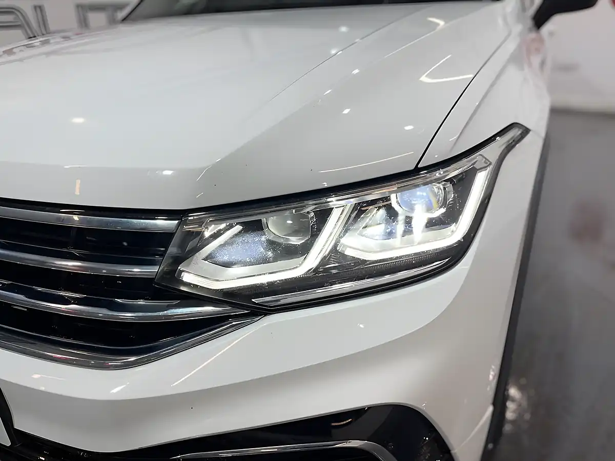 Used 2023 Volkswagen Tiguan R-Line White - Interior and Exterior details 6