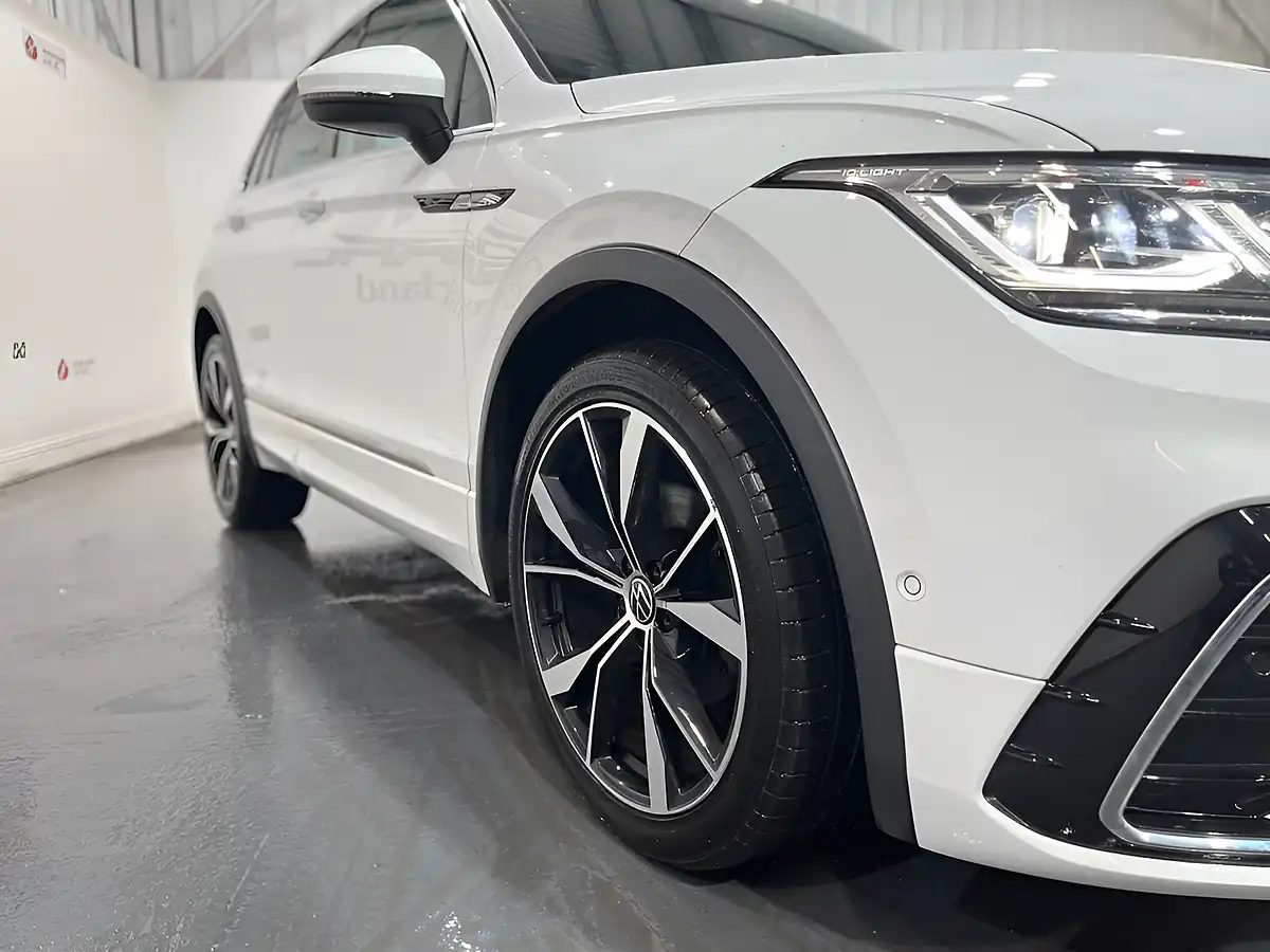 Used 2023 Volkswagen Tiguan R-Line White - Interior and Exterior details 9