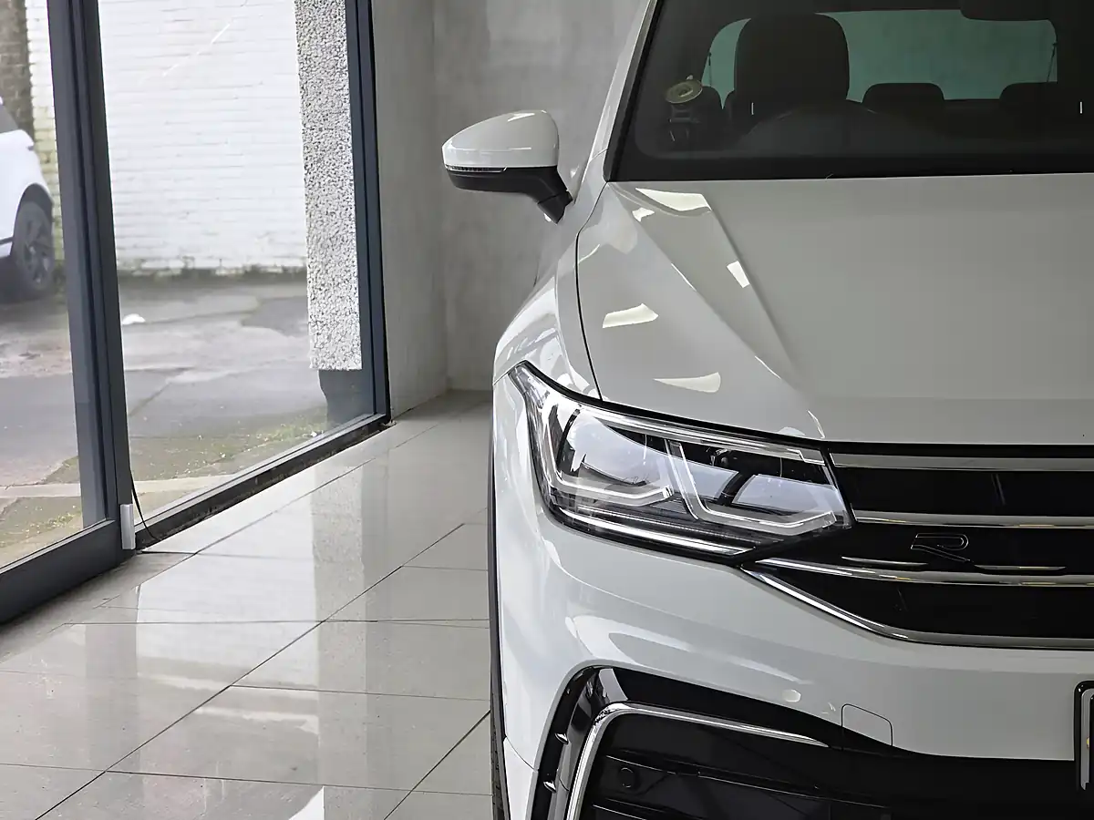 Used 2023 Volkswagen Tiguan R-Line White - Interior and Exterior details 16