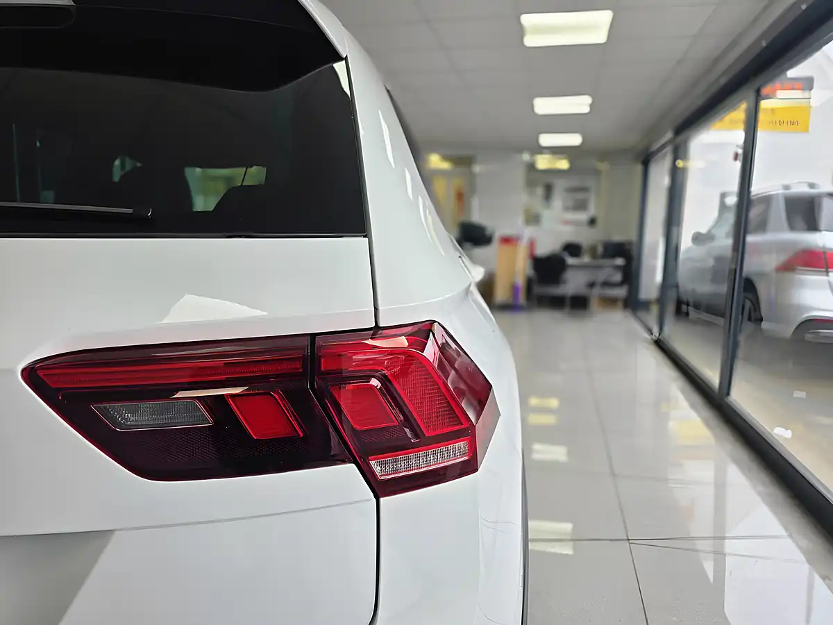 Used 2023 Volkswagen Tiguan R-Line White - Interior and Exterior details 18