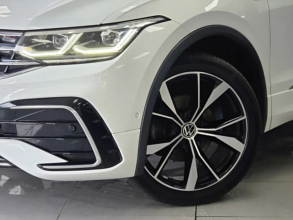 Used 2023 Volkswagen Tiguan R-Line White - Interior and Exterior details 5