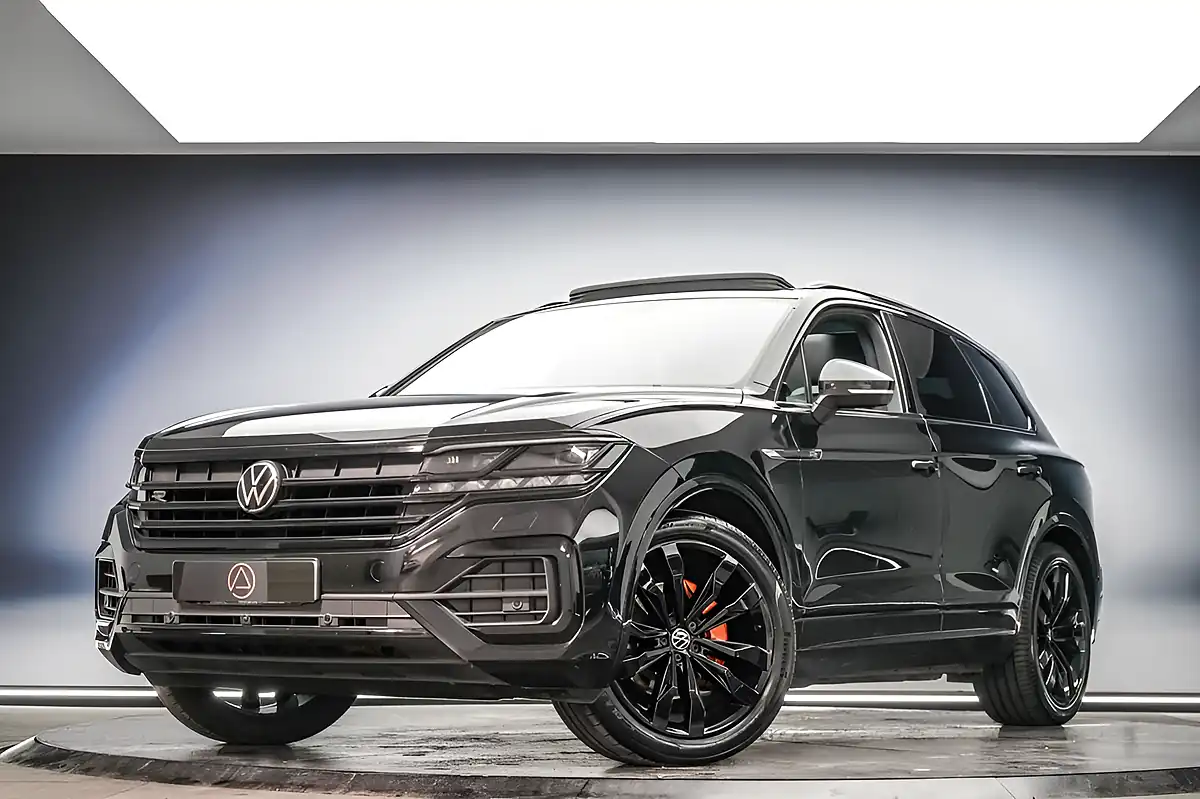 Used 2023 Volkswagen Touareg Black Edition Black - Front View